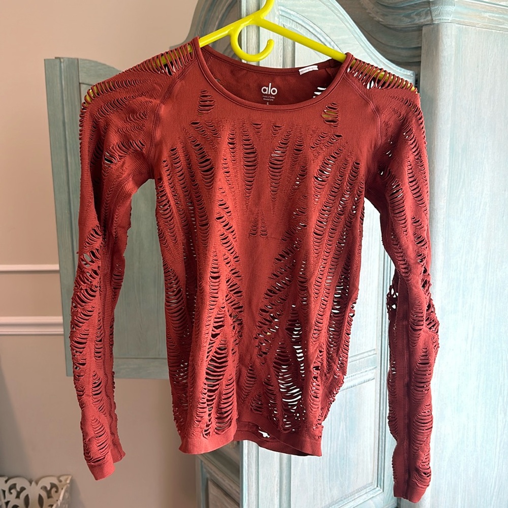 Alo Yoga Longsleeve Cutout Activewear Top